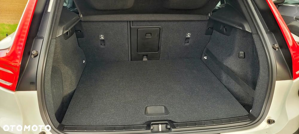 Volvo XC 40 T3 Momentum Pro - 11