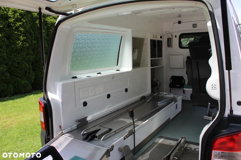 Volkswagen T5  AMBULANS KARETKA - 21