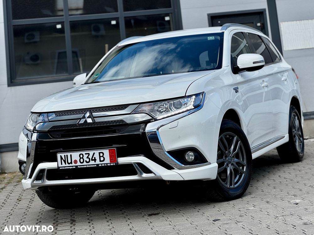 Mitsubishi Outlander 2.4 4WD Plug-In Hybrid Plus - 39