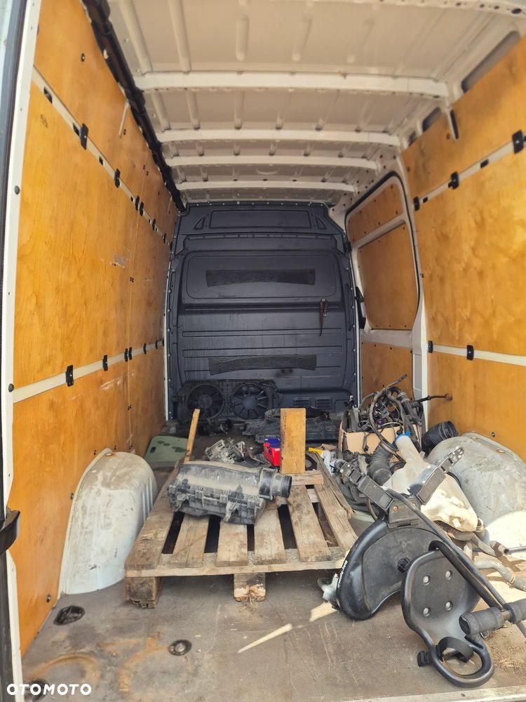 Volkswagen Crafter - 12