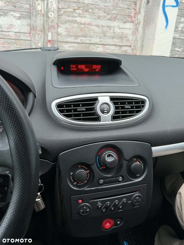Renault Clio - 11