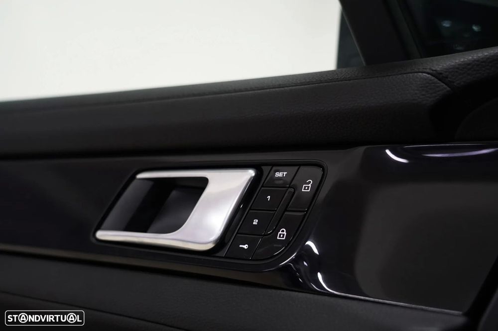 Porsche Panamera 4 E-Hybrid - 22