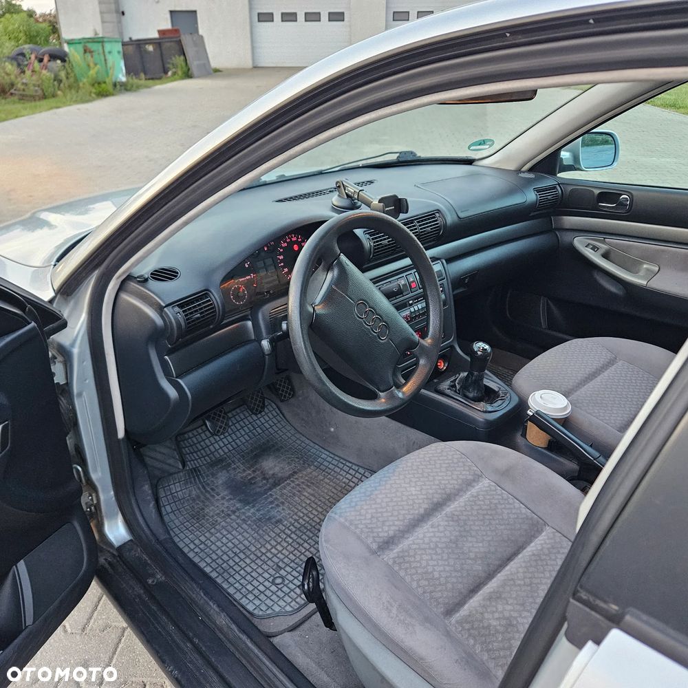 Audi A4 Limousine - 3