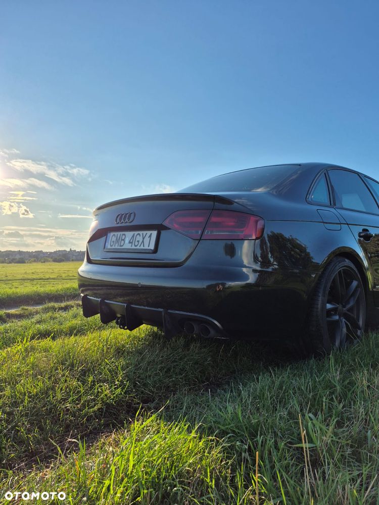 Audi A4 Limousine - 11