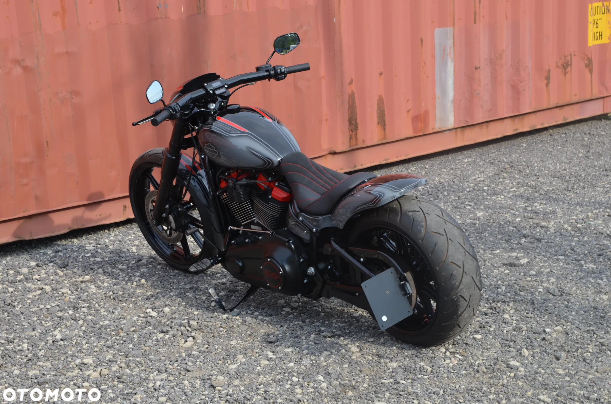 Harley-Davidson Softail Breakout - 34