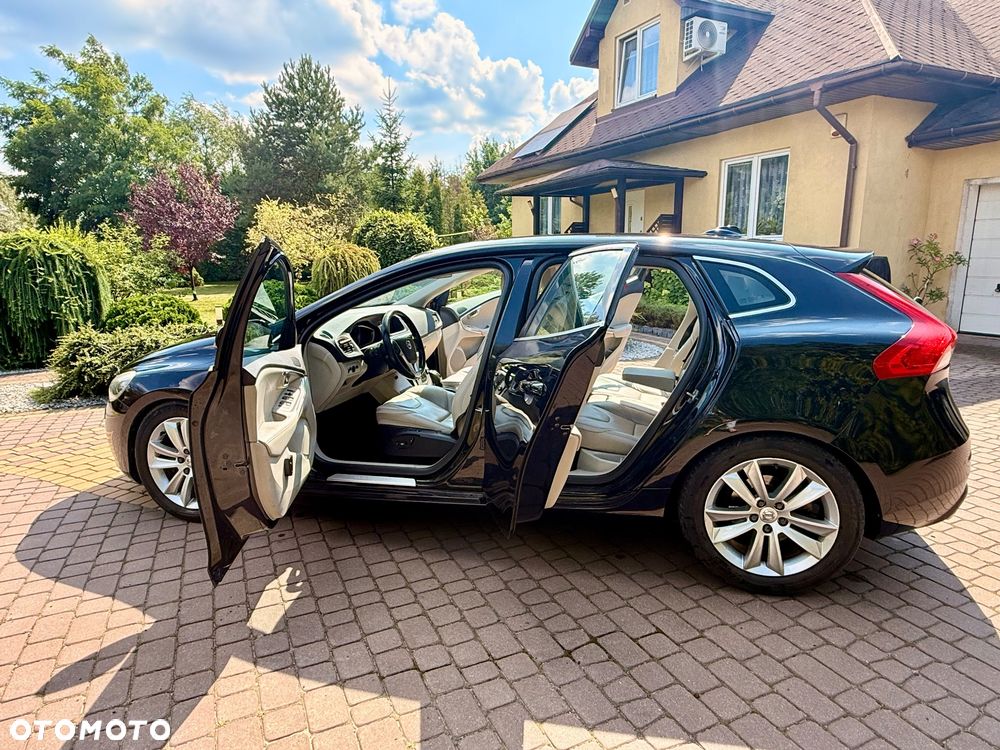 Volvo V40 D4 Drive-E Ocean Race - 14
