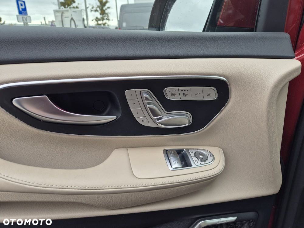 Mercedes-Benz Klasa V - 21