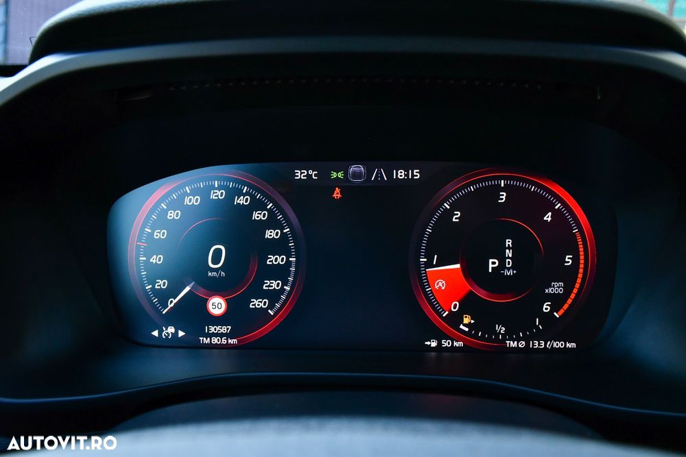 Volvo XC 40 D3 AWD Momentum Pro - 28