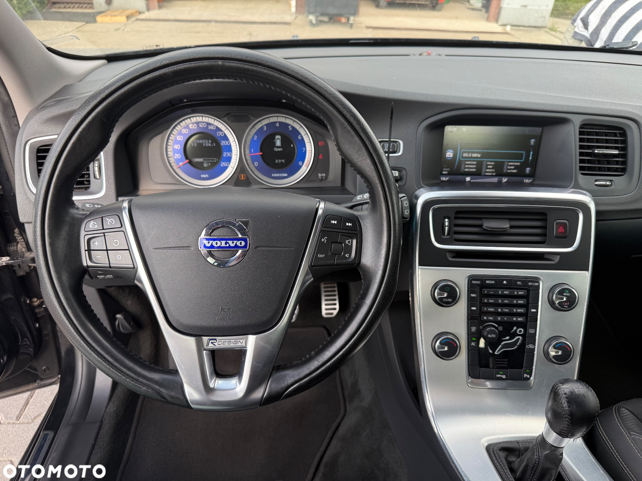 Volvo V60 T3 R-Design Kinetic - 26