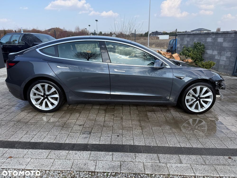 Tesla Model 3 - 4