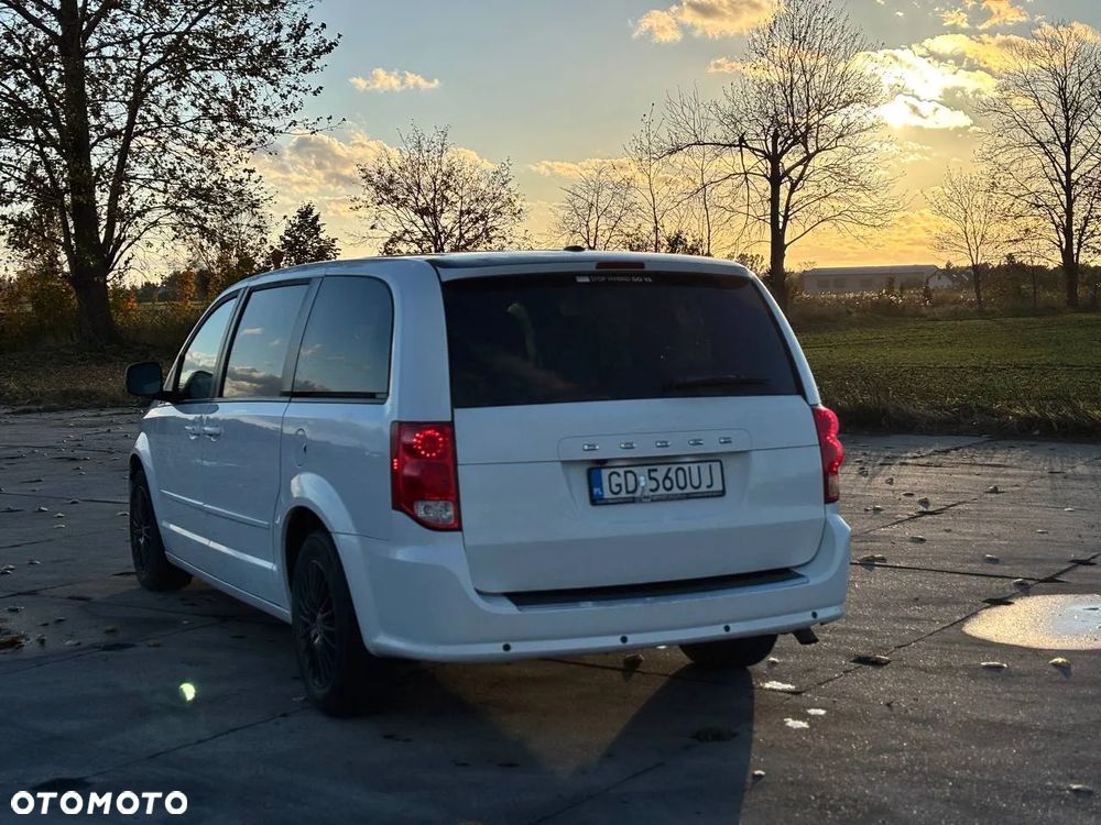 Dodge Grand Caravan - 3