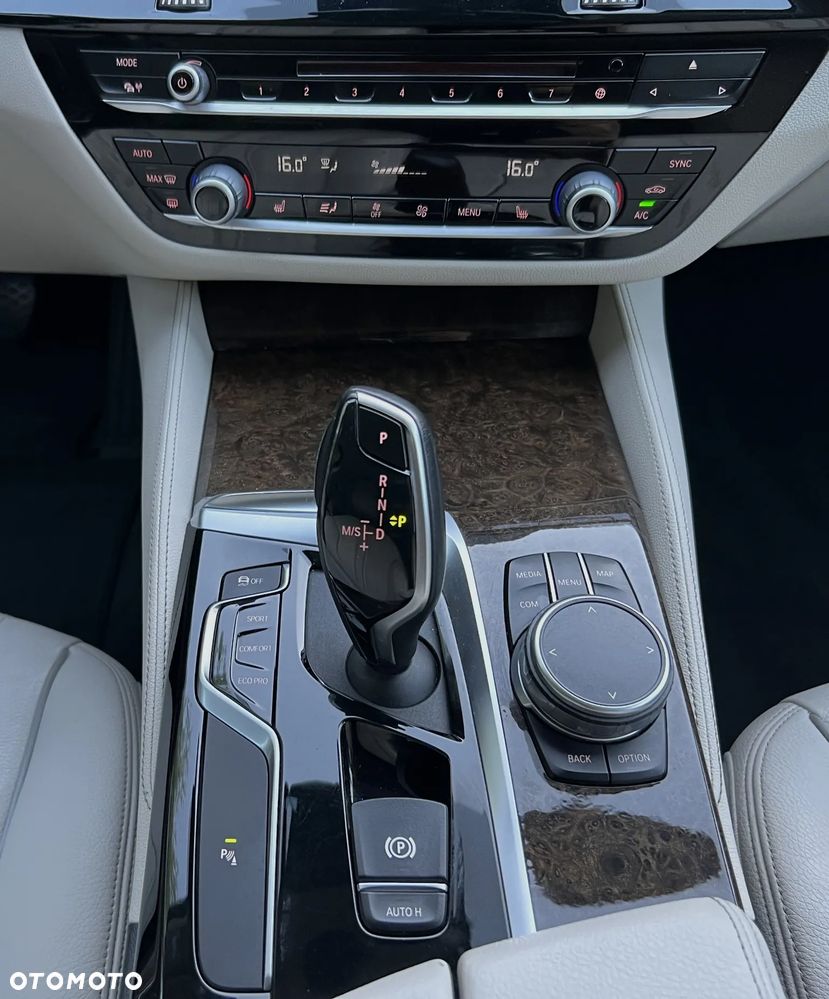 BMW Seria 5 520d Luxury Line sport - 24