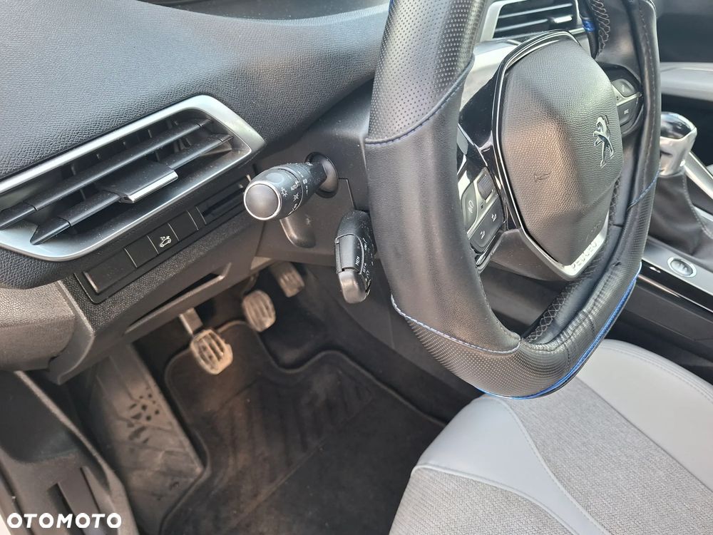 Peugeot 3008 1.2 PureTech GPF Allure S&S - 17