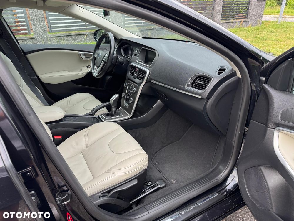 Volvo V40 D2 Summum - 16