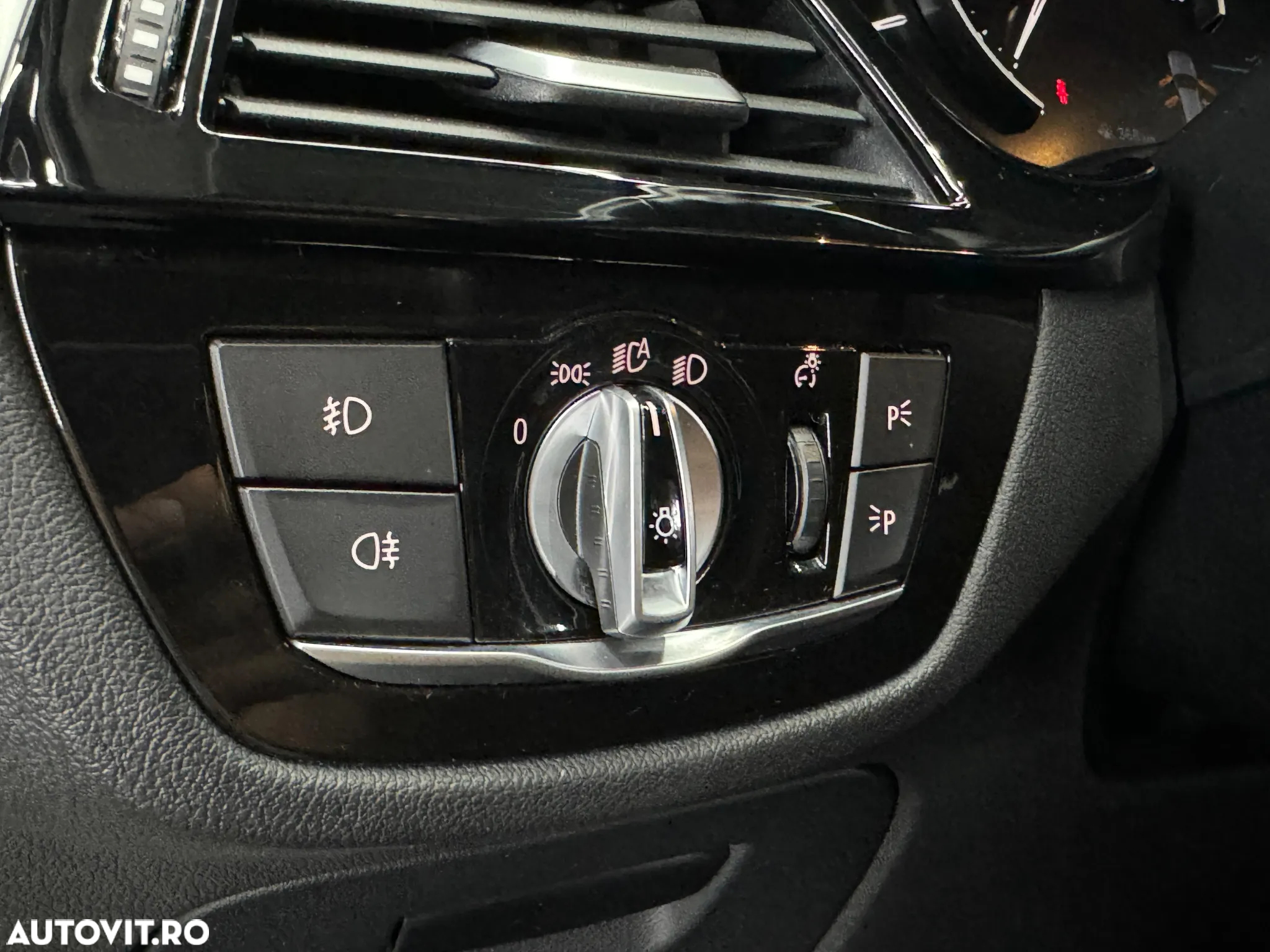 BMW Seria 5 520d xDrive Aut. - 9