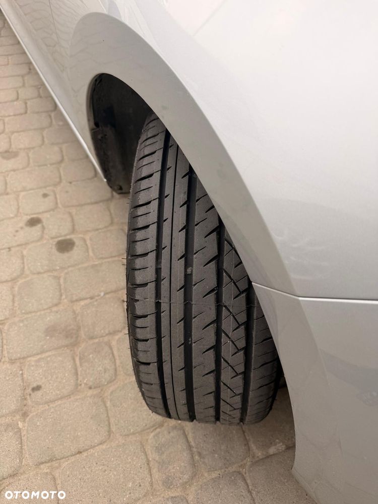 Skoda RAPID 1.6 TDI DPF Elegance - 27