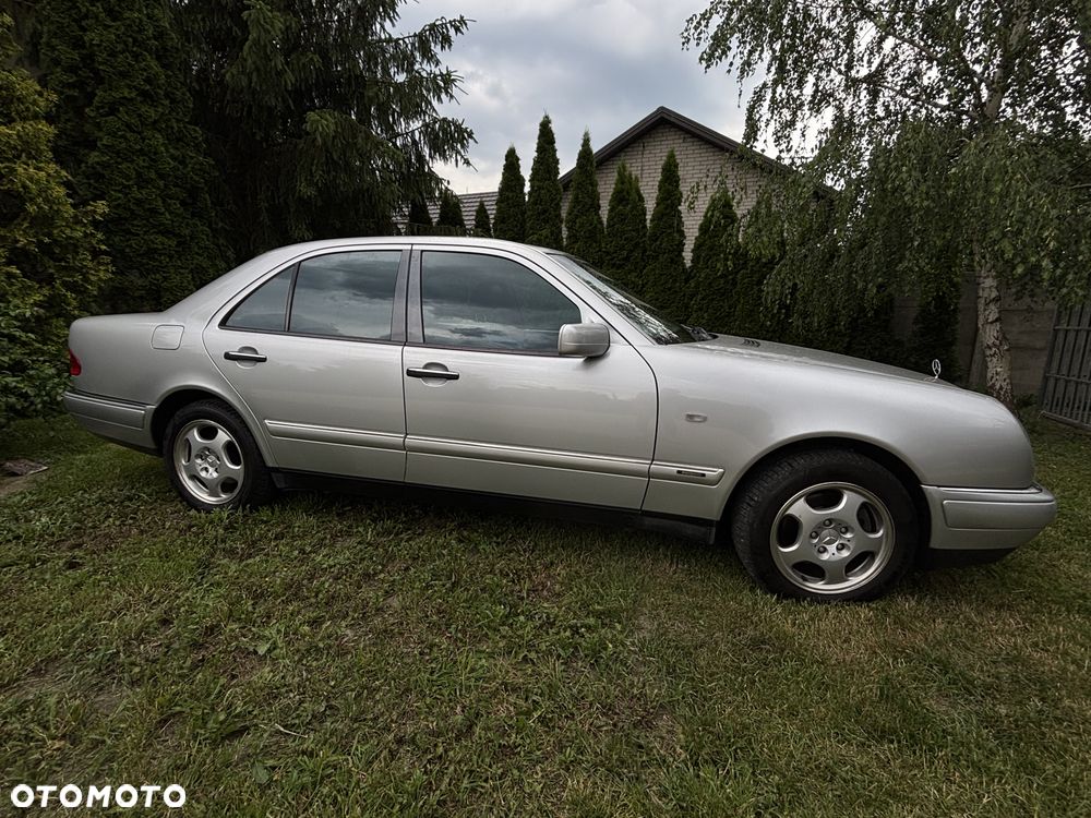 Mercedes-Benz Klasa E 320 T 4-Matic Avantgarde - 5