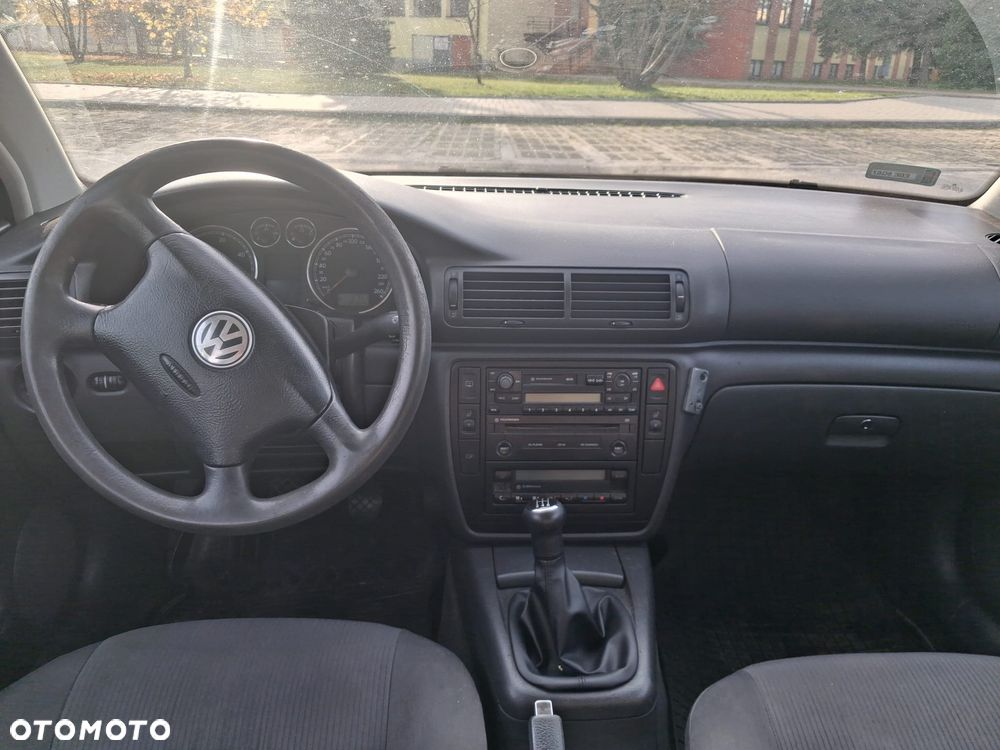 Volkswagen Passat 1.9 TDI Basis - 6