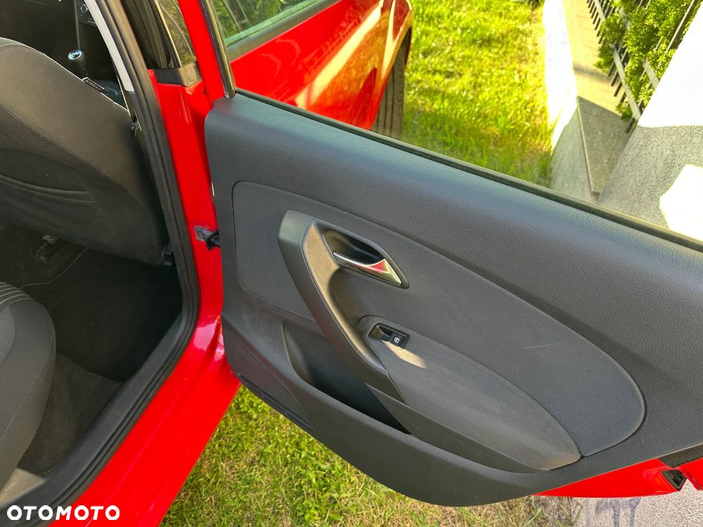 Volkswagen Polo 1.6 TDI Blue Motion Technology Comfortline - 17