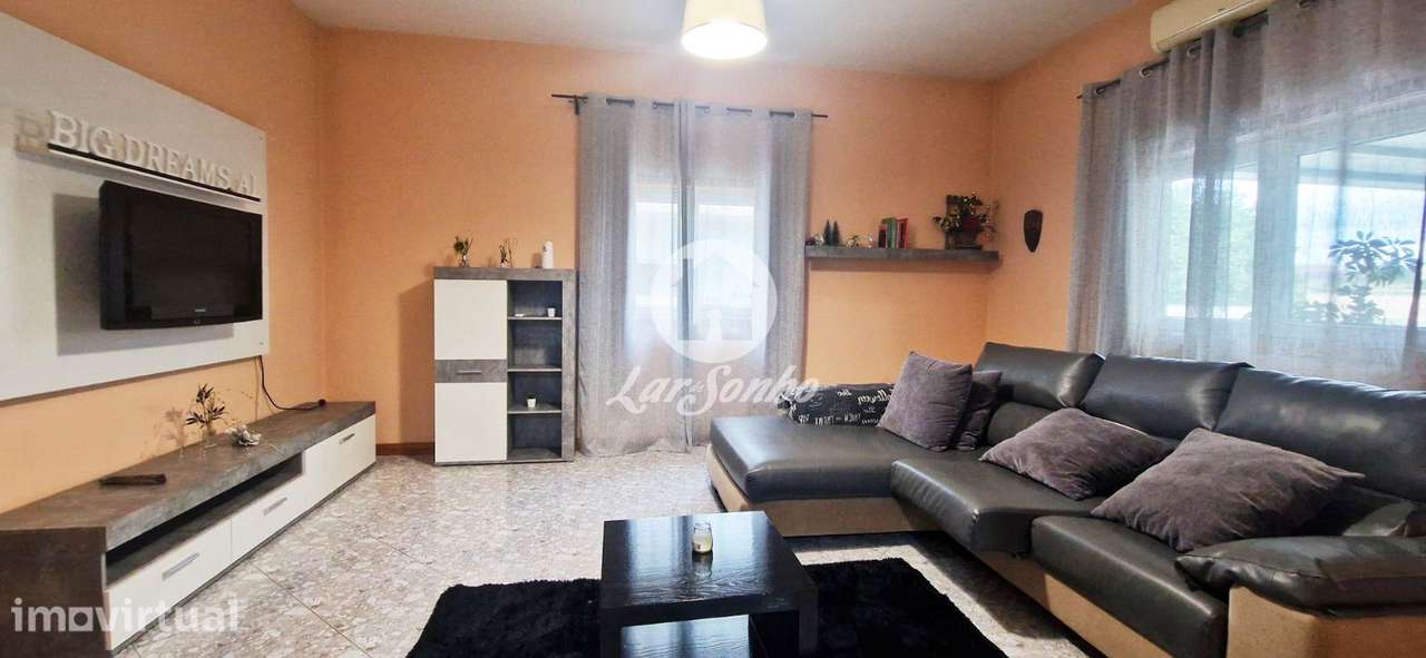 Moradia T4 c/piscina e espaço comercial em Rio Mau- Vila do Conde - Grande imagem: 2/32