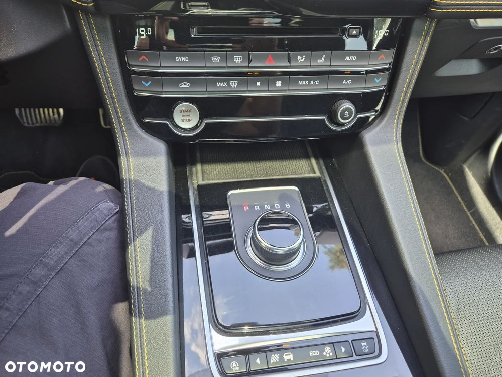 Jaguar F-Pace 2.0 i4P AWD 300 Sport - 30