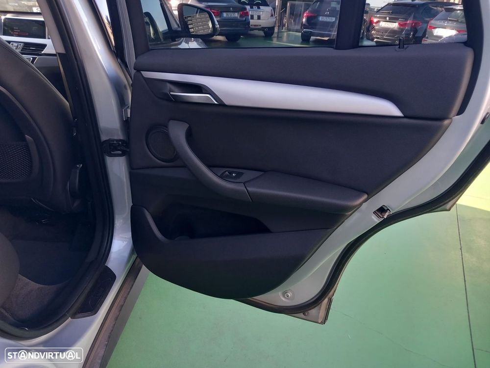 BMW X1 16 d sDrive Auto Line Sport - 24