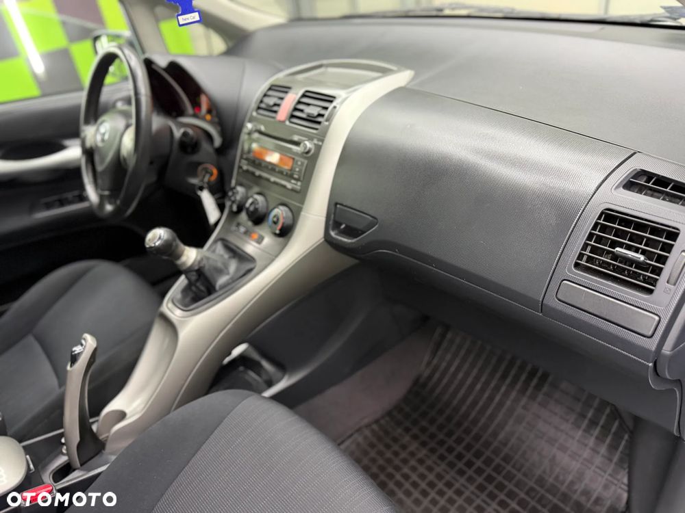 Toyota Auris 1.6 VVT-i Executive - 16