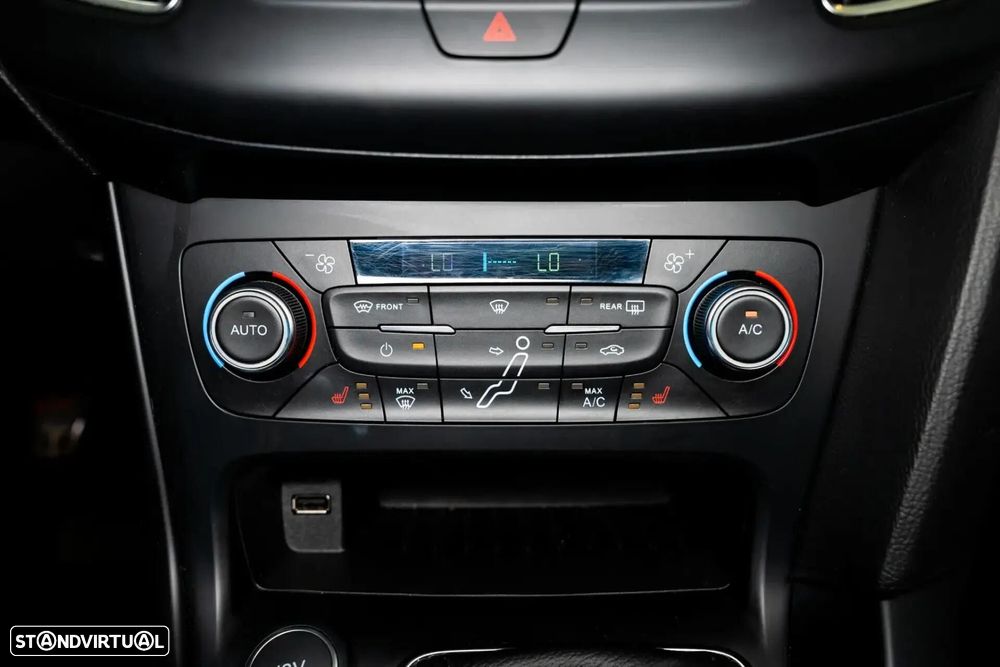 Ford Focus 2.0 EcoBoost ST c/ Pack Pele Desportiva - 38