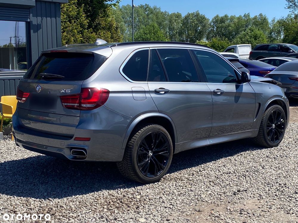 BMW X5 xDrive50i Sport-Aut - 2