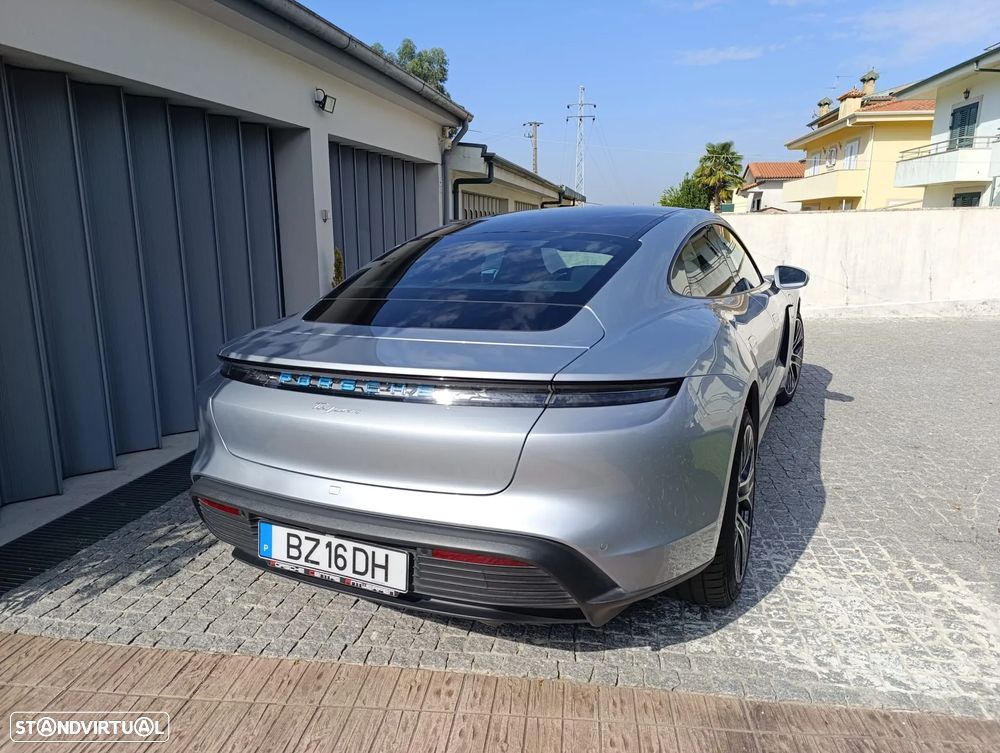 Porsche Taycan 4 - 5