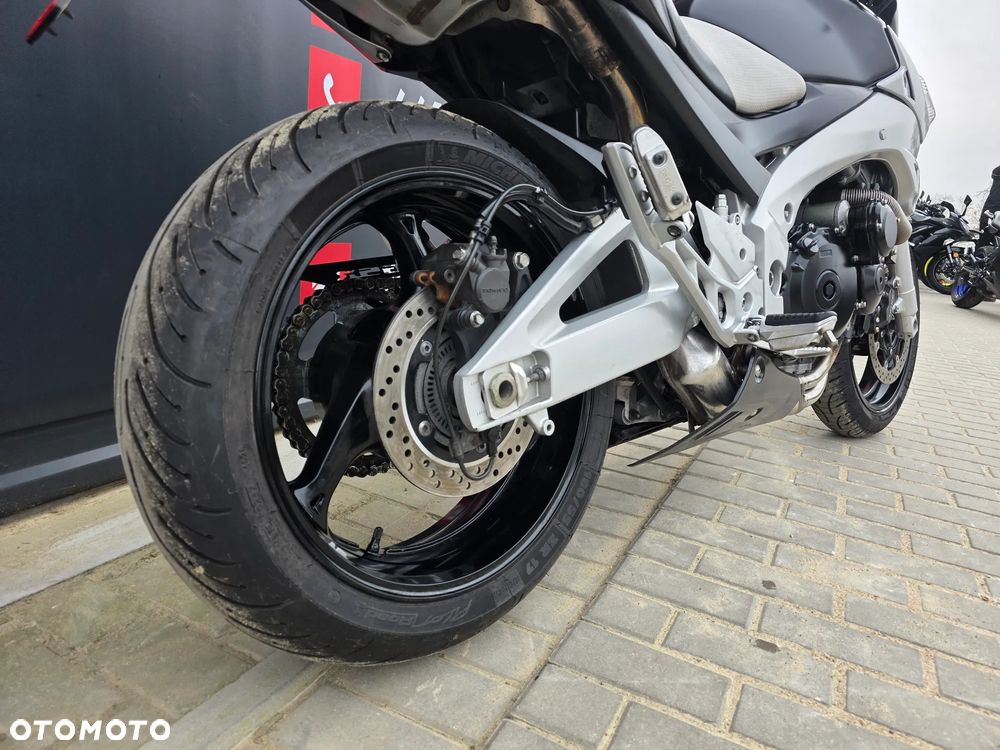 Suzuki GSR - 7