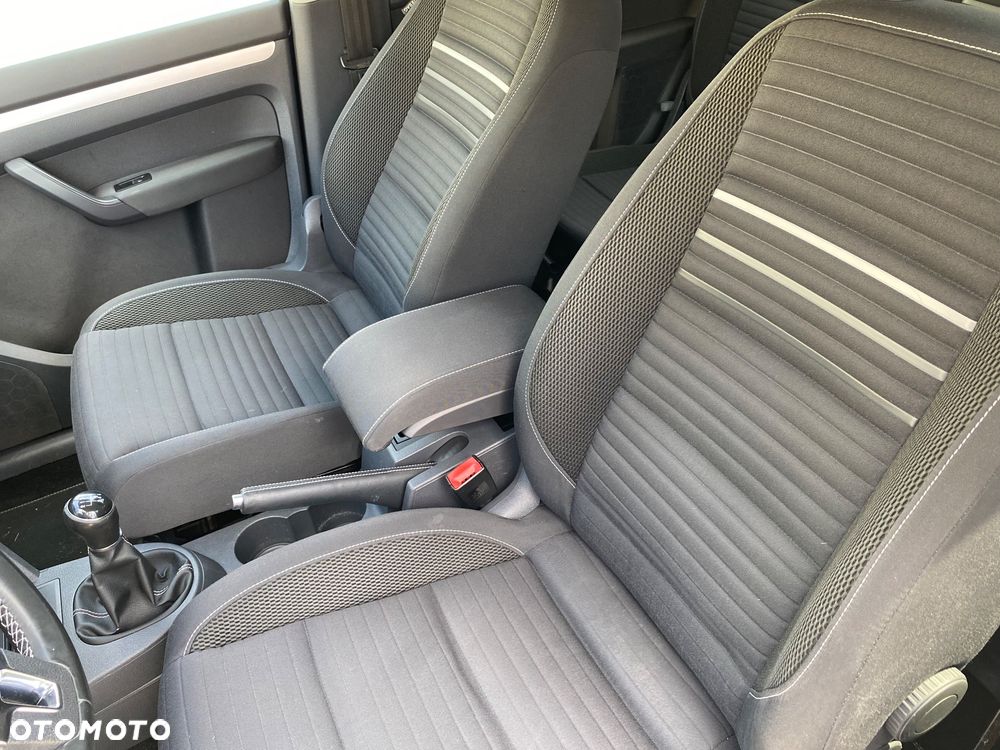 Volkswagen Touran 2.0 TDI DPF BlueMotion Technology Cup - 23