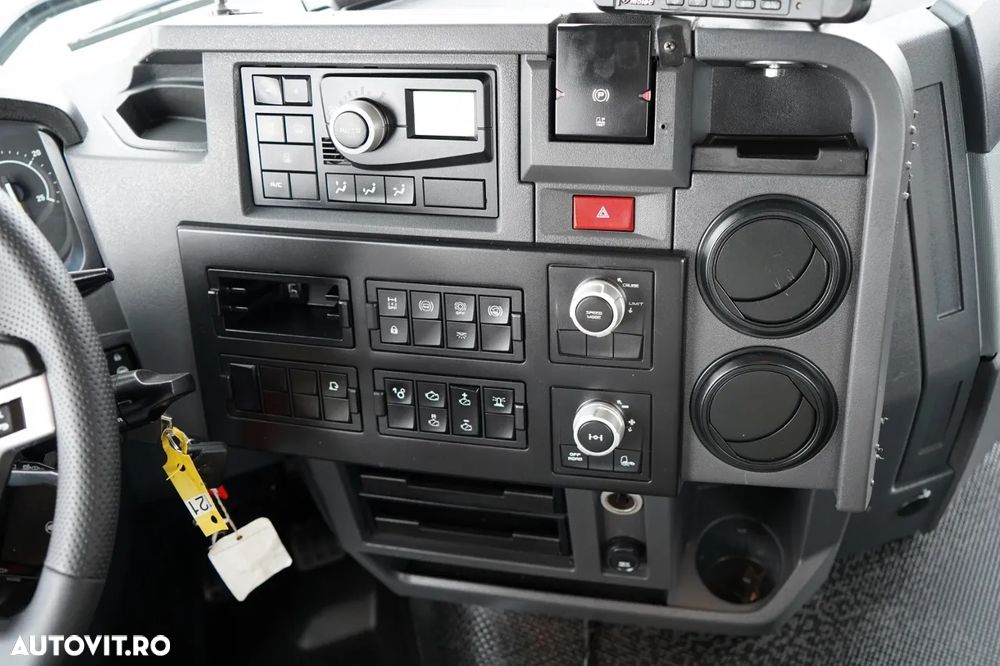 Renault K 380 / 6X4 / LIVRARE 6,2 M / + HIAB 166 ES-4 / CAPACITATE MAXIMĂ DE RIDICARE 6.500 KG / ATINGEREA 12,3 M / ROTATOARE / RADIOCOMANDĂ / IMPORTAT - 31