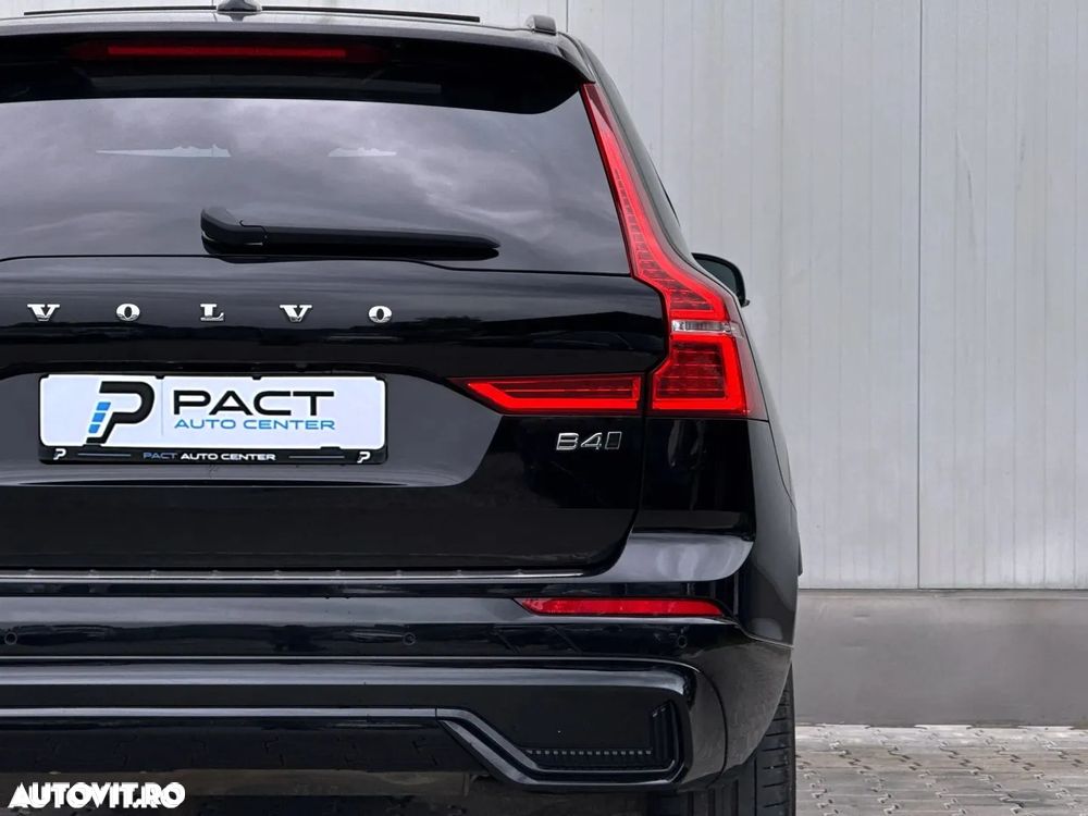 Volvo XC 60 B4 D AWD Plus Dark - 13