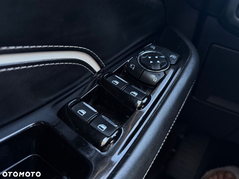 Ford S-Max - 17