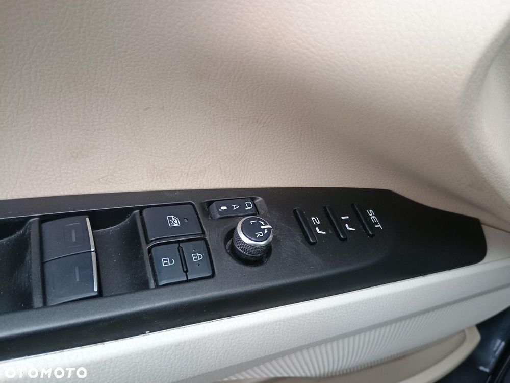 Toyota Camry 2.5 Hybrid Executive CVT - 28