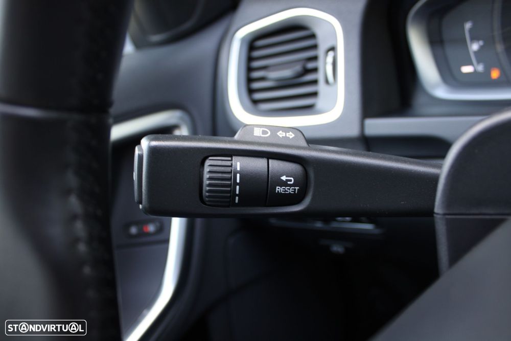Volvo V60 1.6 D2 Momentum Eco - 22