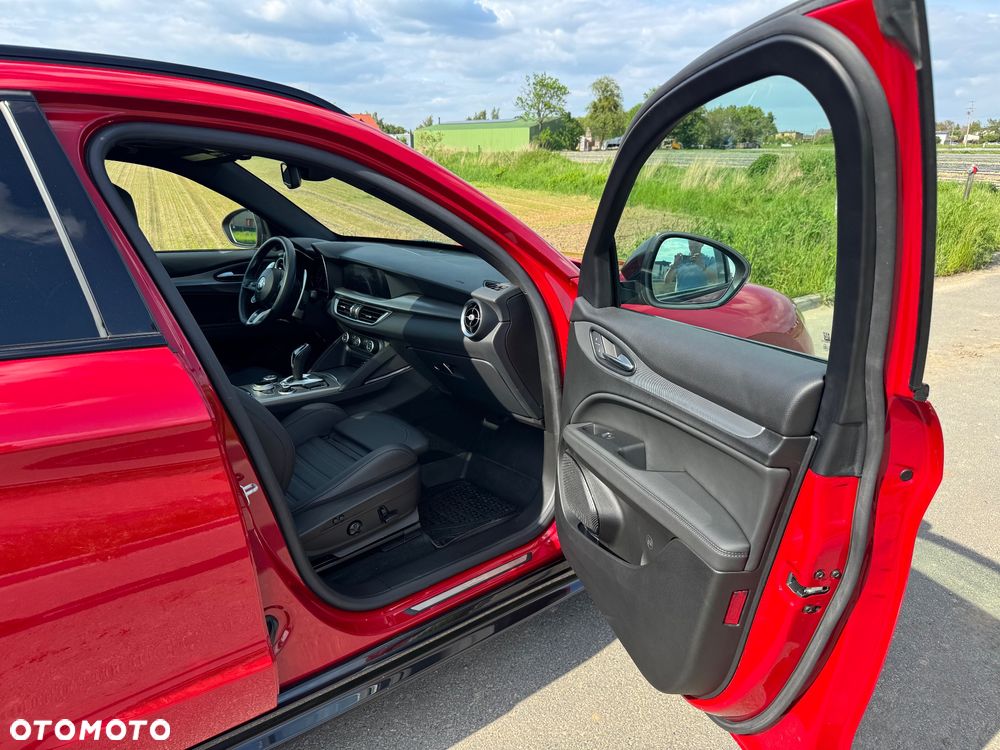 Alfa Romeo Stelvio 2.0 Turbo 16V AT8-Q4 Veloce Ti - 18