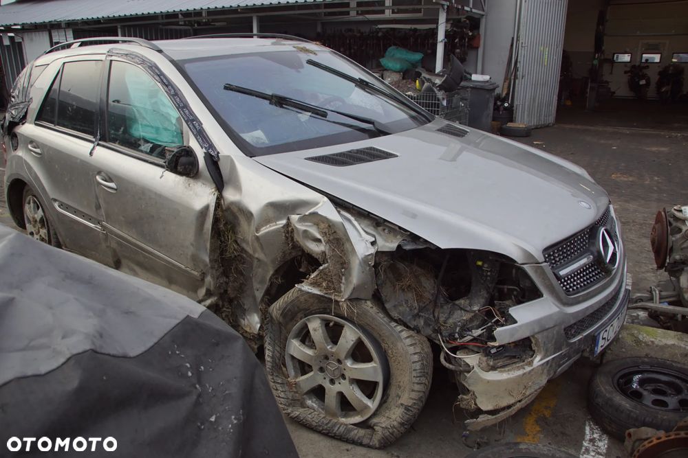 Auto na części - Mercedes ML W164 320 CDI 3.0 CDI 224 KM 642940 OM642 722902 723 2008R Silnik Skrzynia Drzwi Maska Klapa Zderzak Szyba Klamka Lampa Deska Kokpit Sterownik Moduł Czujnik Licznik Kierownica Wyświetlacz Panel - 7