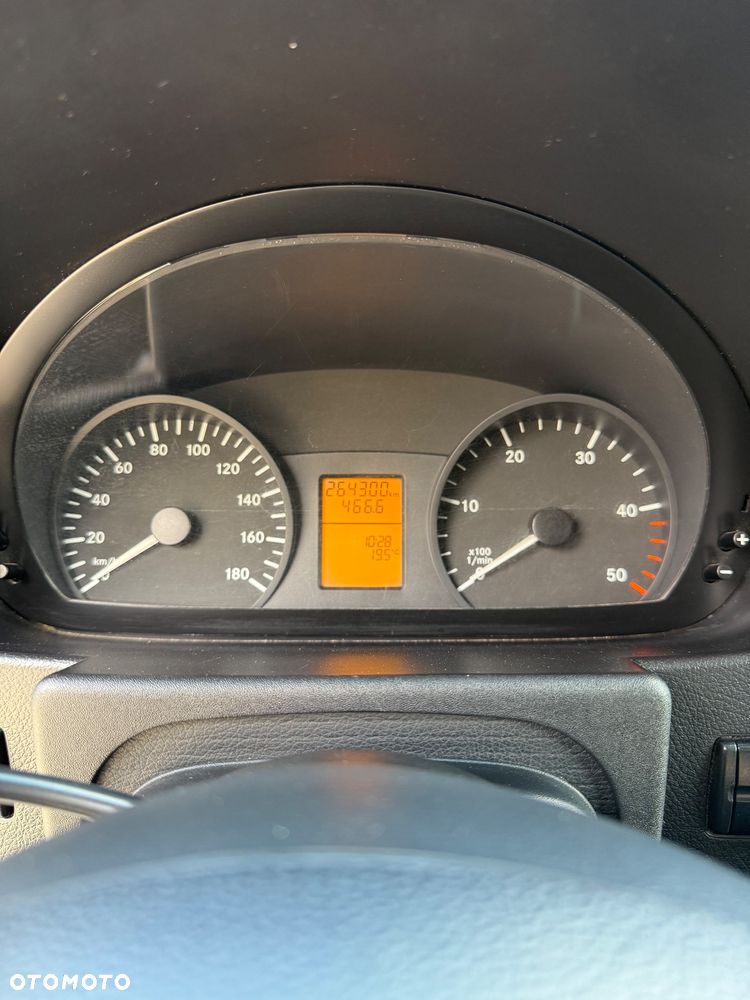 Mercedes-Benz Sprinter - 13