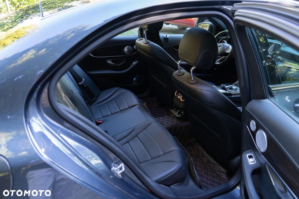 Mercedes-Benz Klasa C 300 7G-TRONIC AMG Line - 17