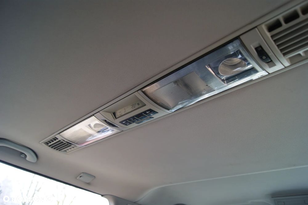 Volkswagen Multivan - 25