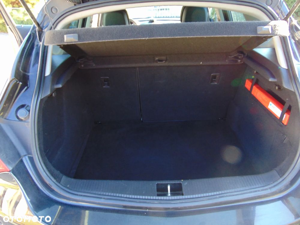 Opel Astra 1.6 Turbo - 10