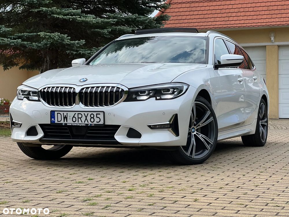 BMW Seria 3 320d xDrive Luxury Line sport