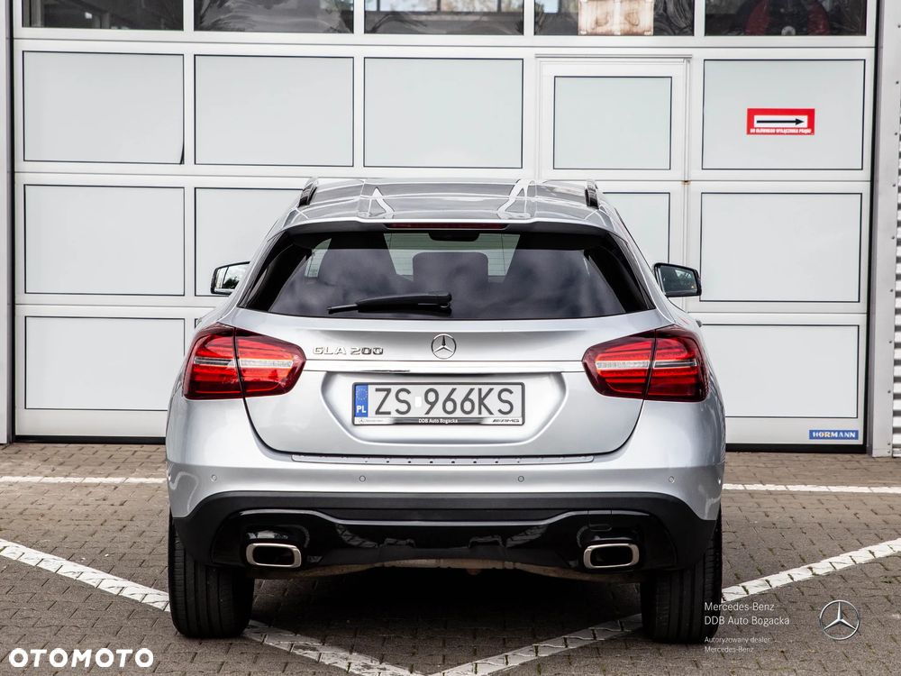 Mercedes-Benz GLA 200 7G-DCT Urban - 17