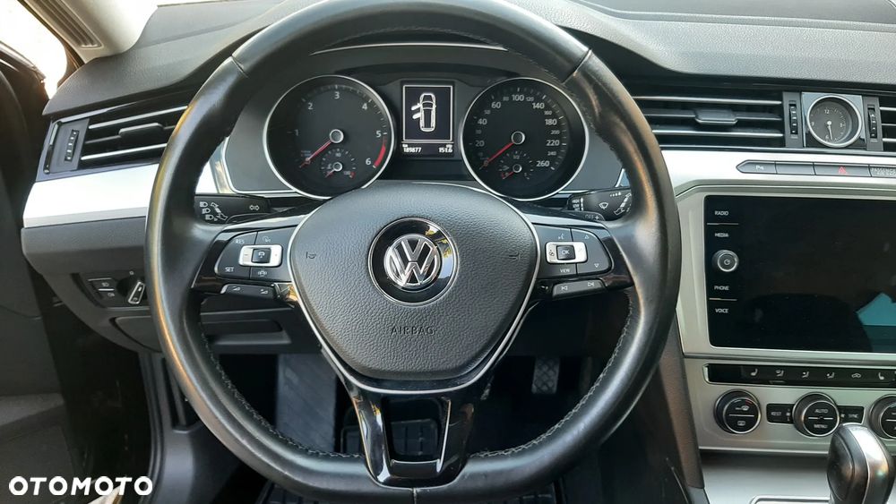 Volkswagen Passat 1.6 TDI SCR DSG Business - 11