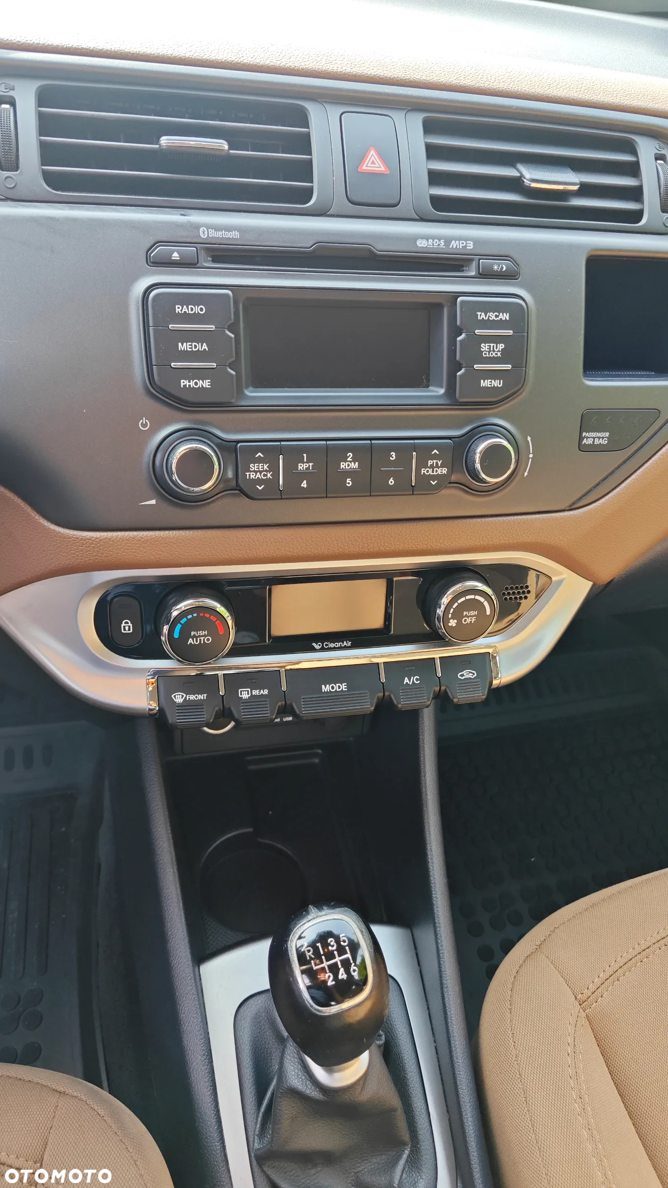 Kia Rio - 10
