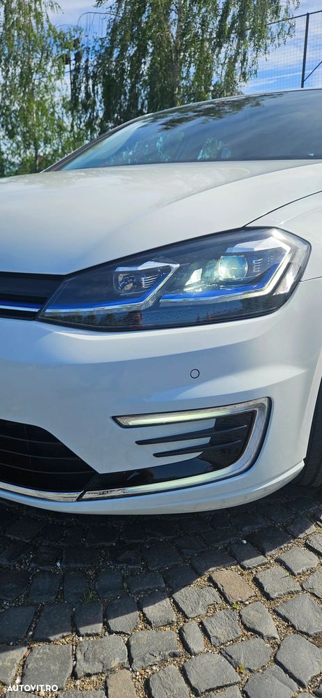 Volkswagen e-Golf - 16