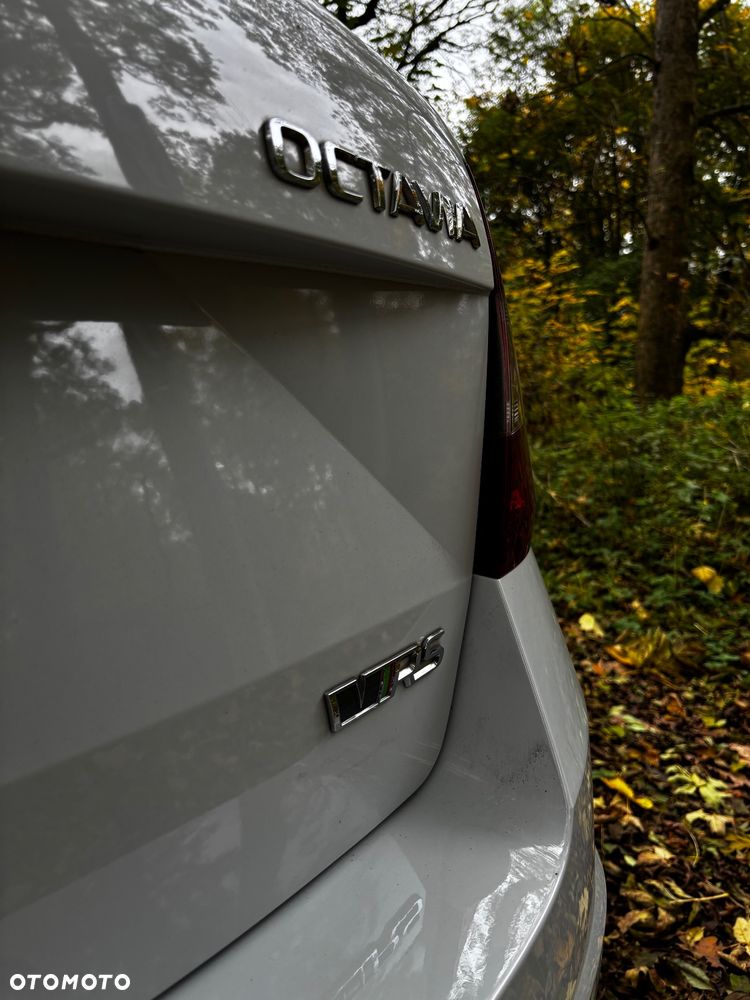 Skoda Octavia 2.0 TDI DSG RS - 9