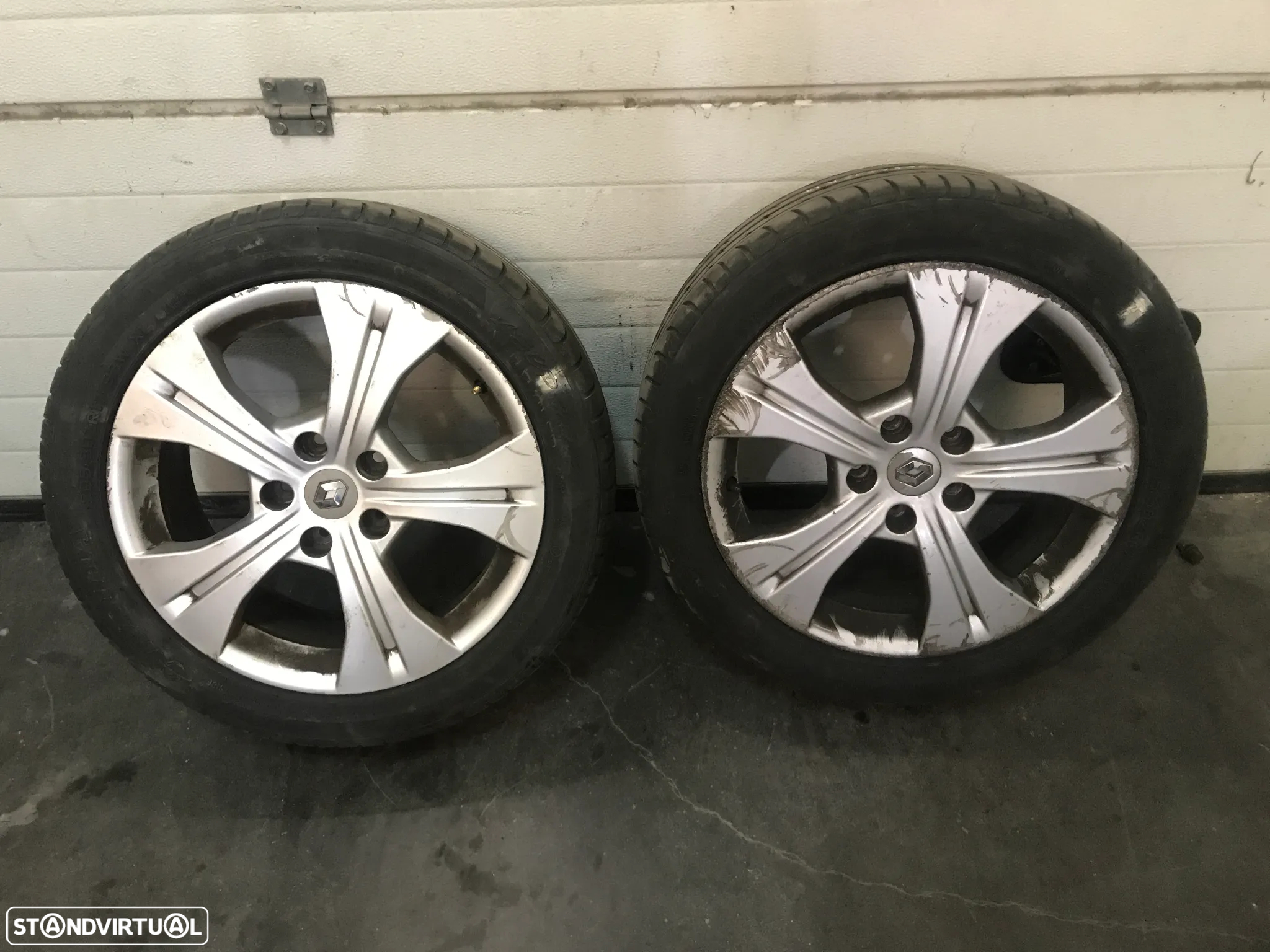 JOGO DE JANTES 17 ORIGINAIS RENAULT MEGANE III 5X114.3 COM PNEUS 205/80R17 - 2
